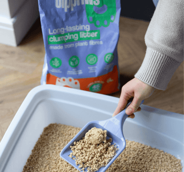 Scooping_a_clump - Tippaws